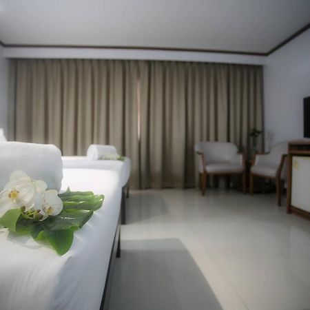 Friday Hotel Uttaradit Exterior foto