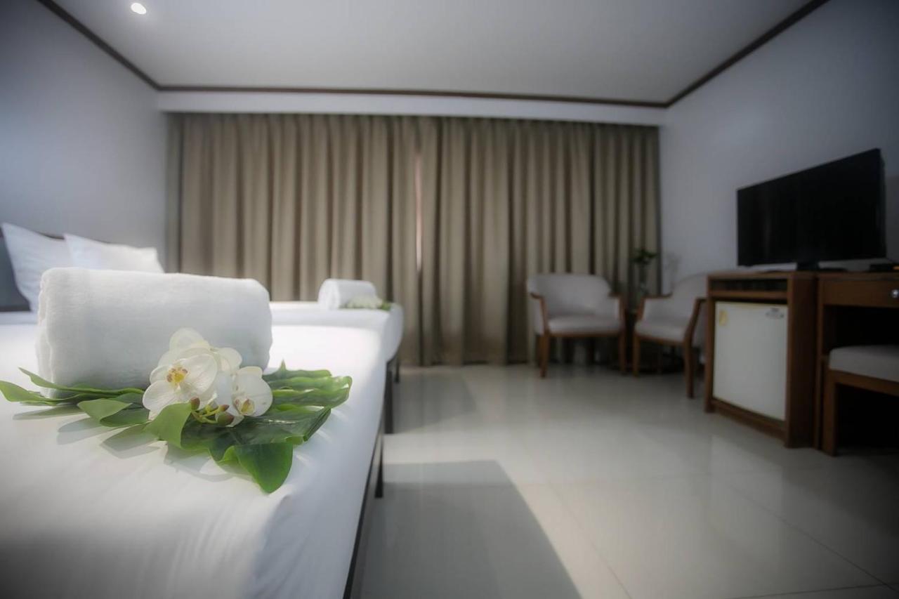 Friday Hotel Uttaradit Exterior foto