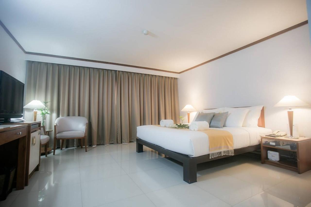 Friday Hotel Uttaradit Exterior foto