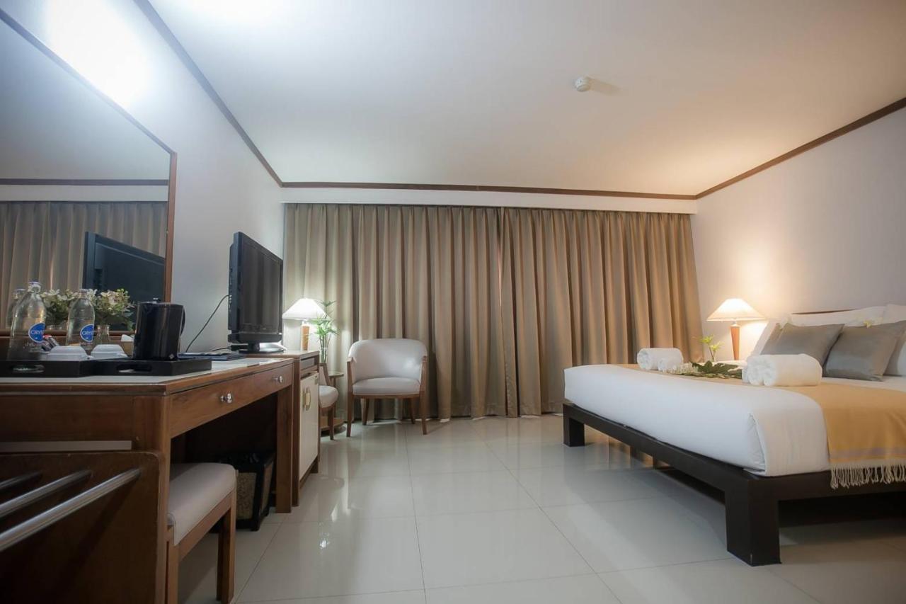 Friday Hotel Uttaradit Exterior foto