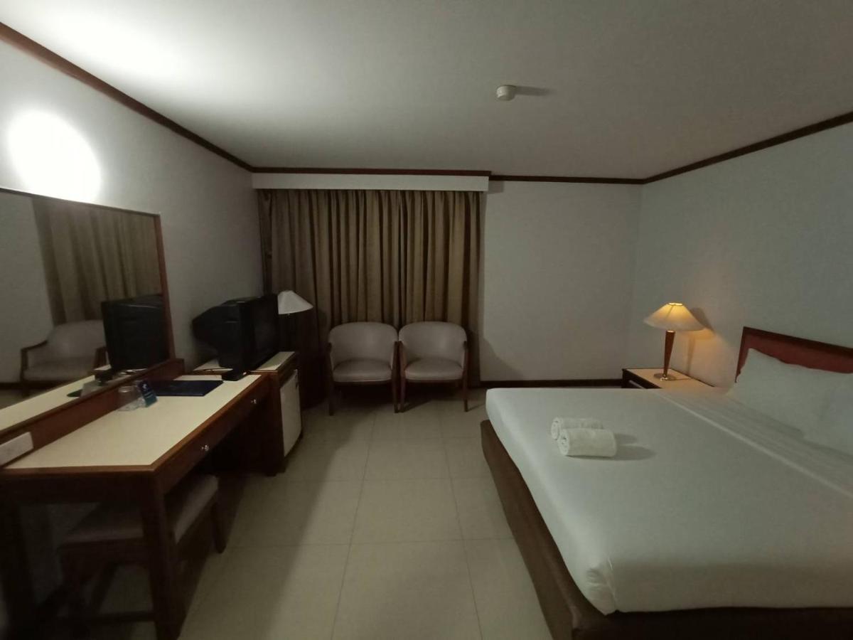 Friday Hotel Uttaradit Exterior foto