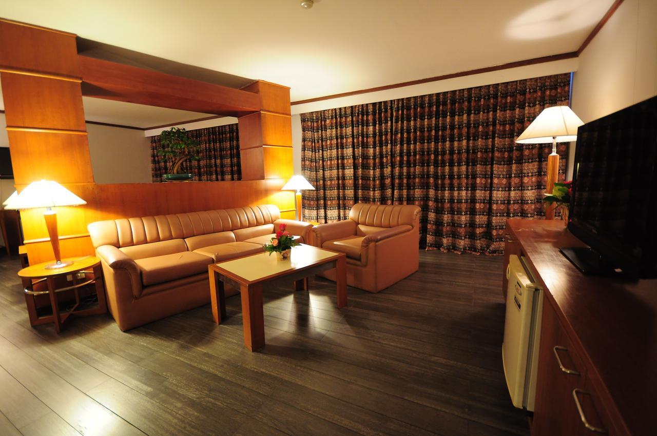 Friday Hotel Uttaradit Exterior foto