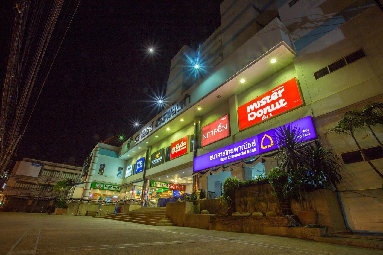 Friday Hotel Uttaradit Exterior foto