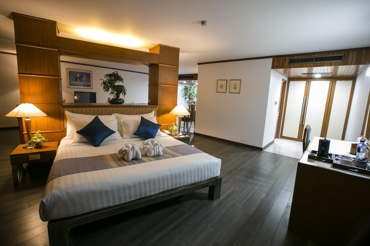 Friday Hotel Uttaradit Exterior foto