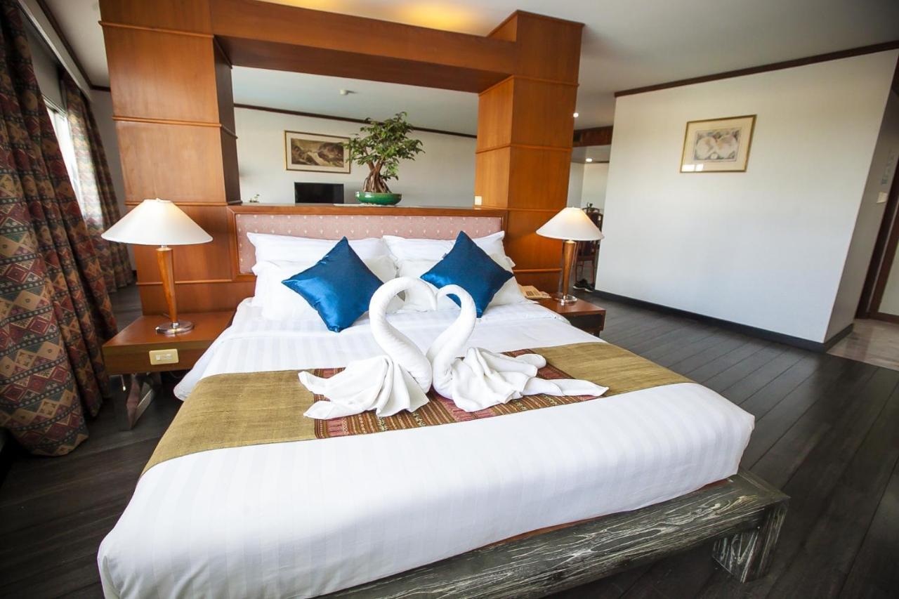 Friday Hotel Uttaradit Exterior foto